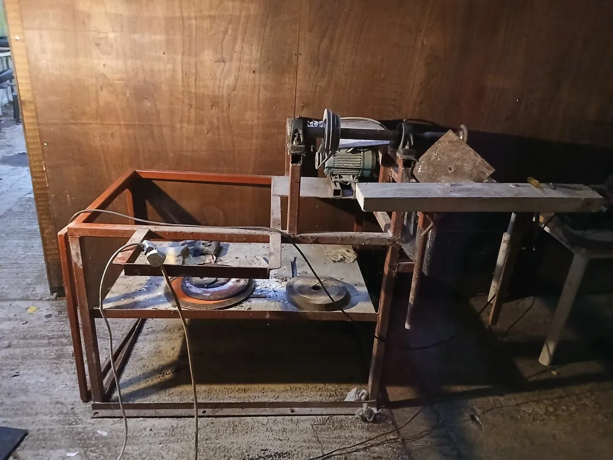 Glass engraving machine