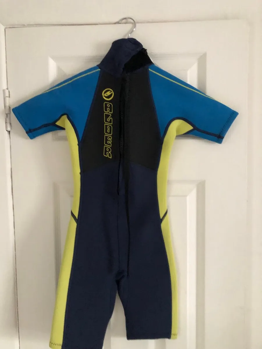 Boys wetsuit age 6 €10 - Image 2