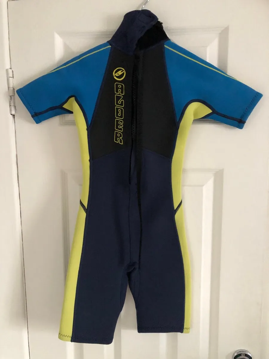 Boys wetsuit age 6 €10 - Image 4