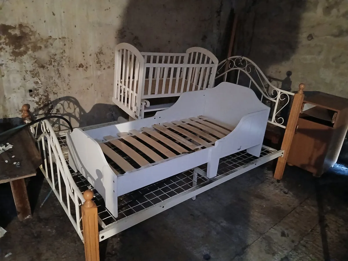Bed - Image 1