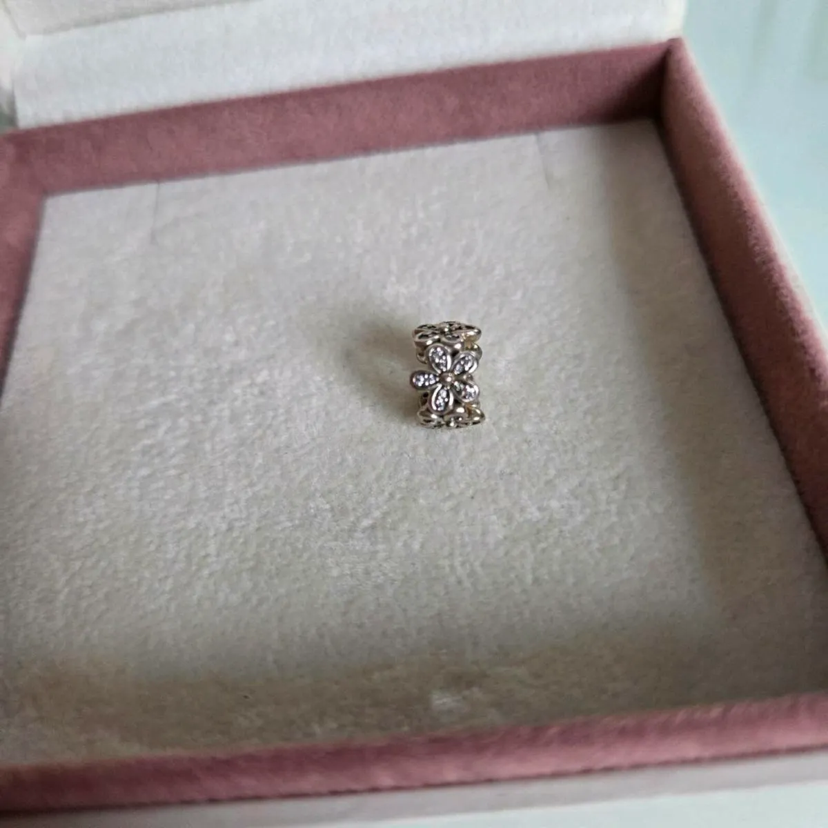 Pandora spacer charm sparkly flower - Image 1