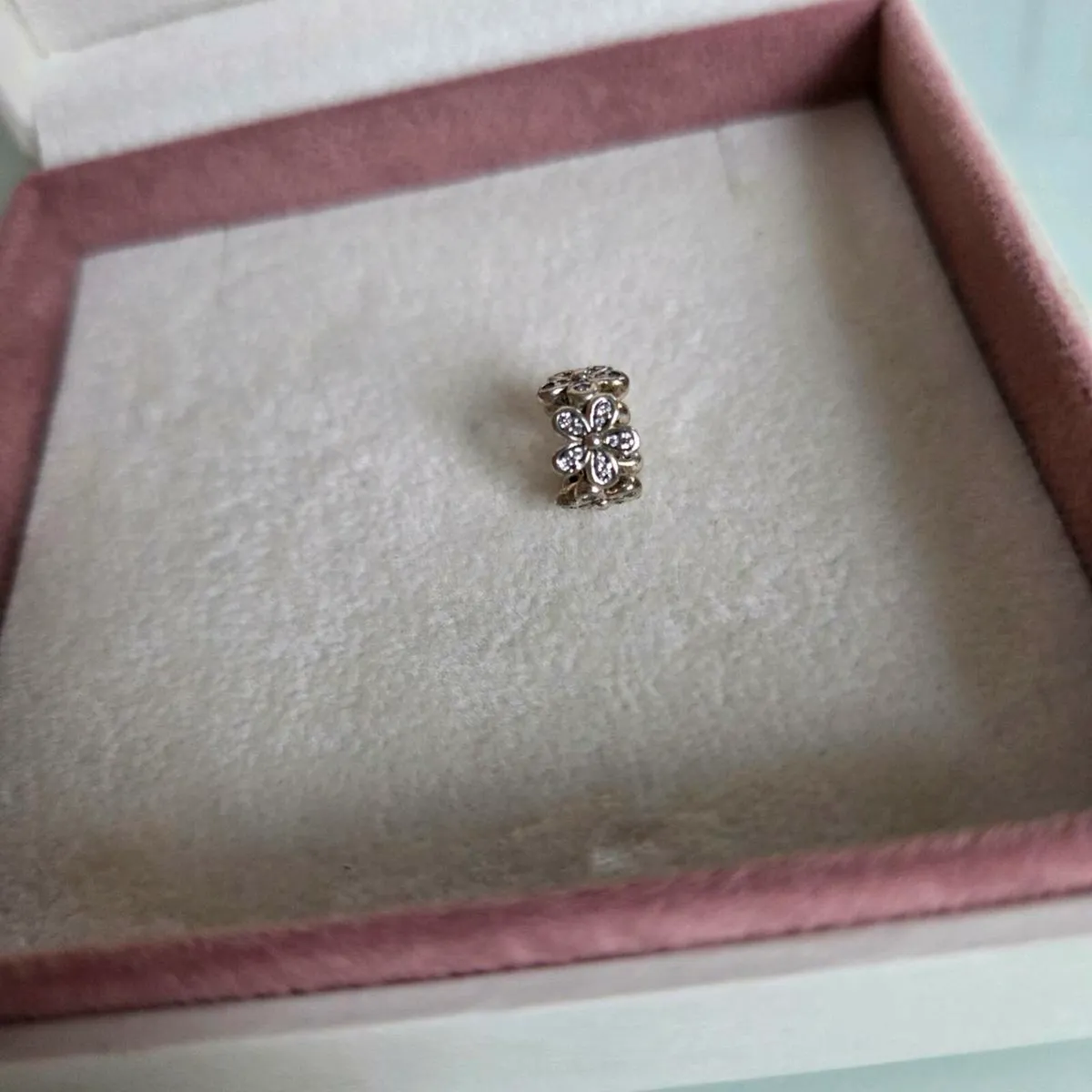 Pandora spacer charm sparkly flower - Image 3