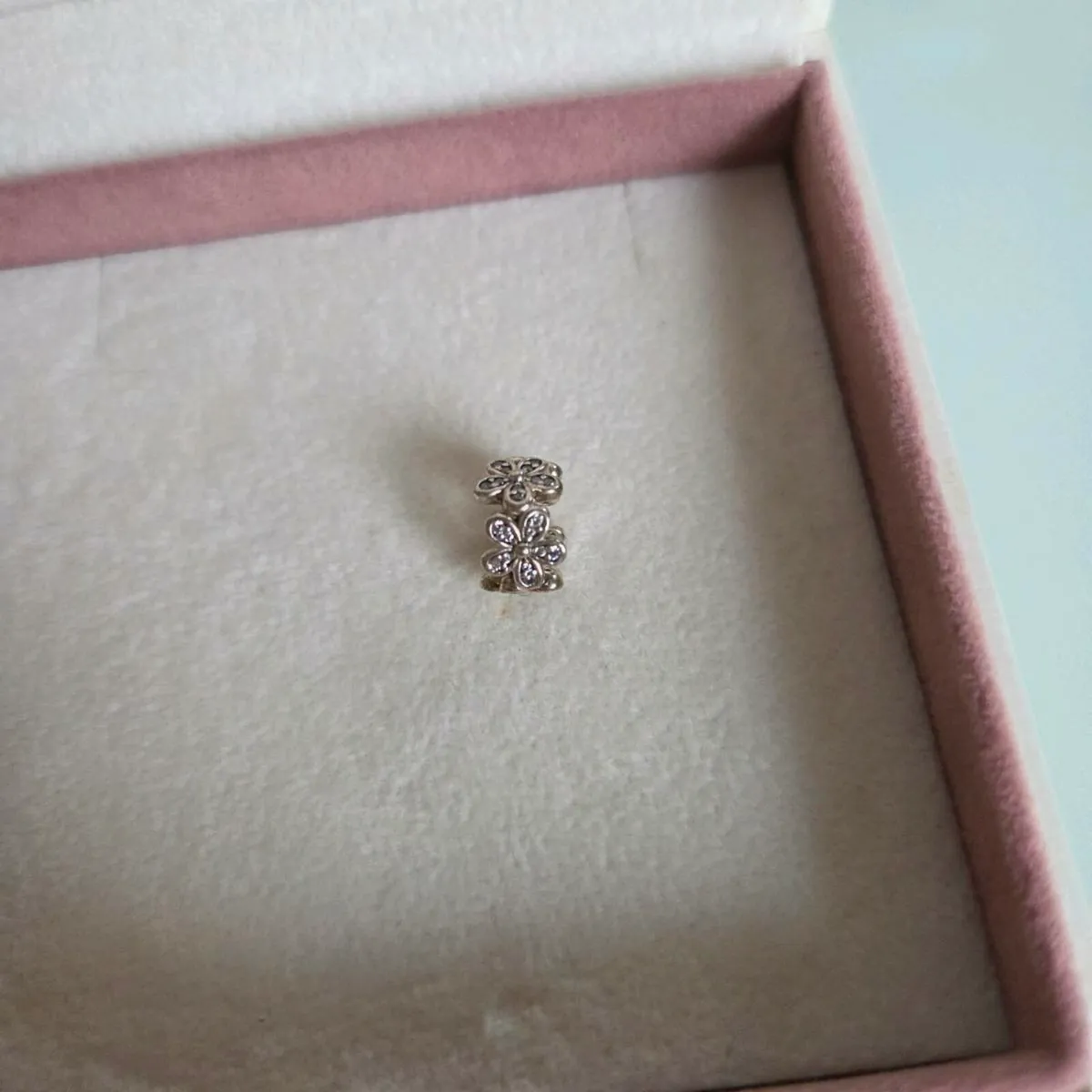 Pandora spacer charm sparkly flower - Image 4