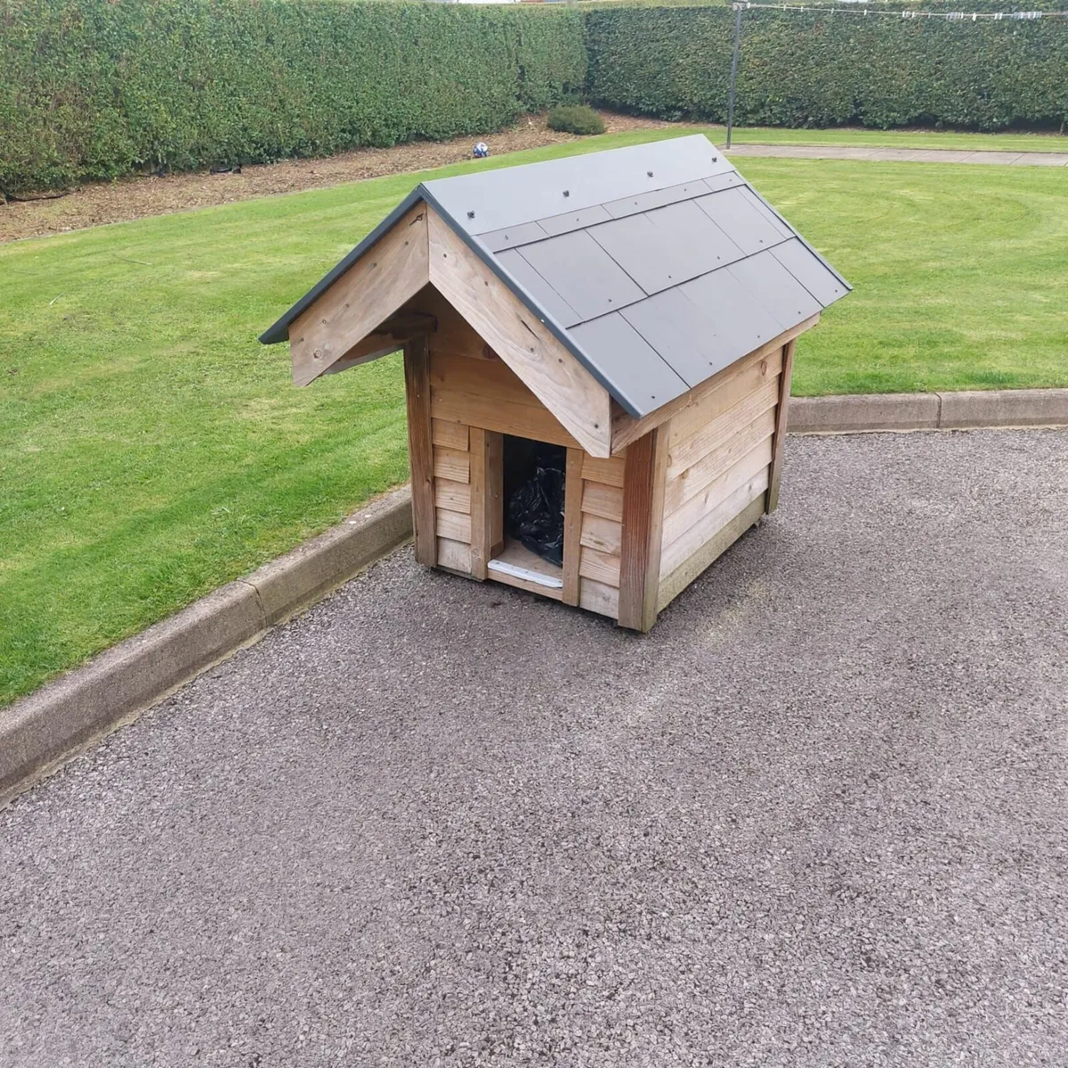 Dog house - Image 1