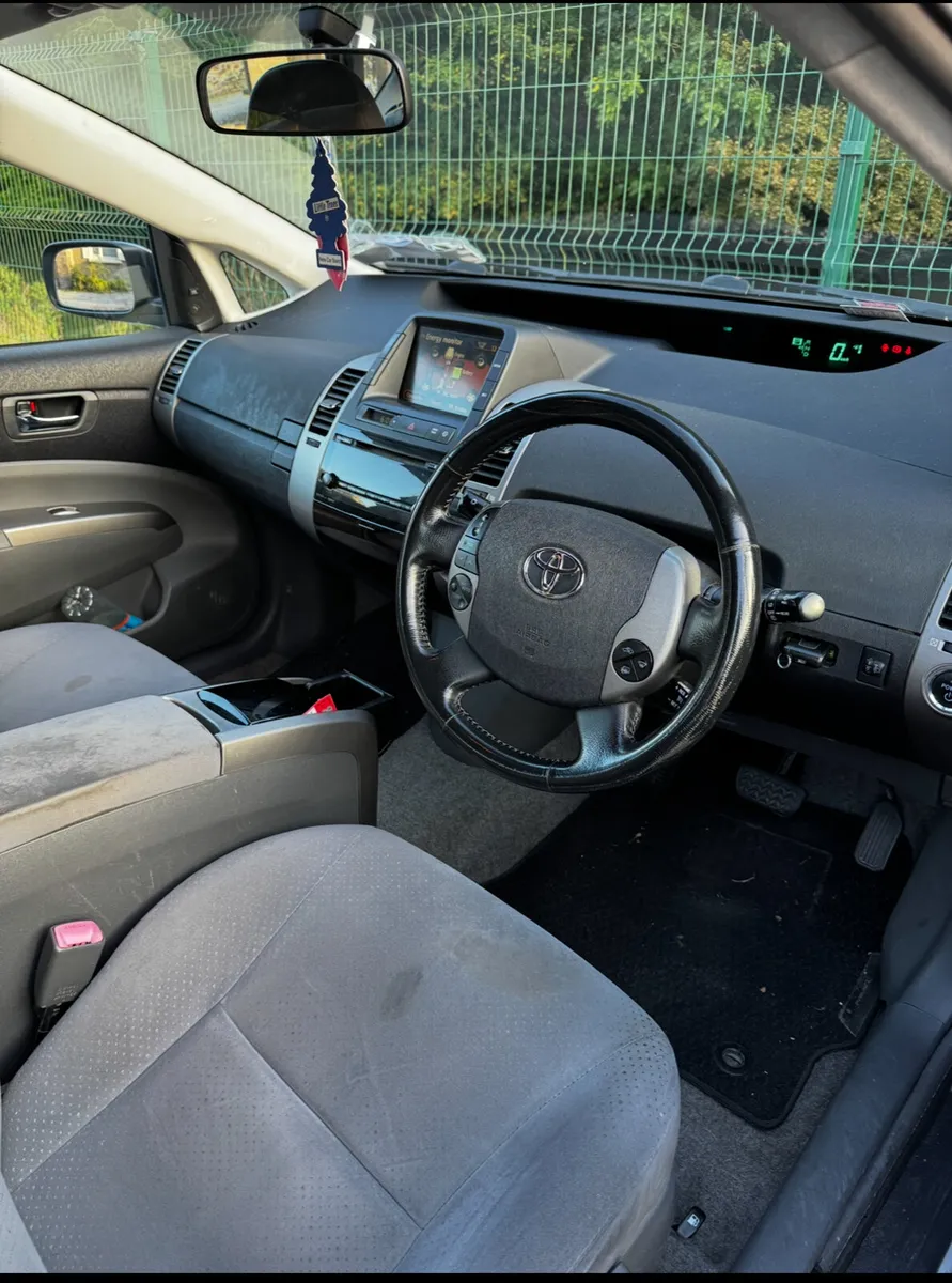 TOYOTA PRIUS FOR QUICK SALE - Image 4