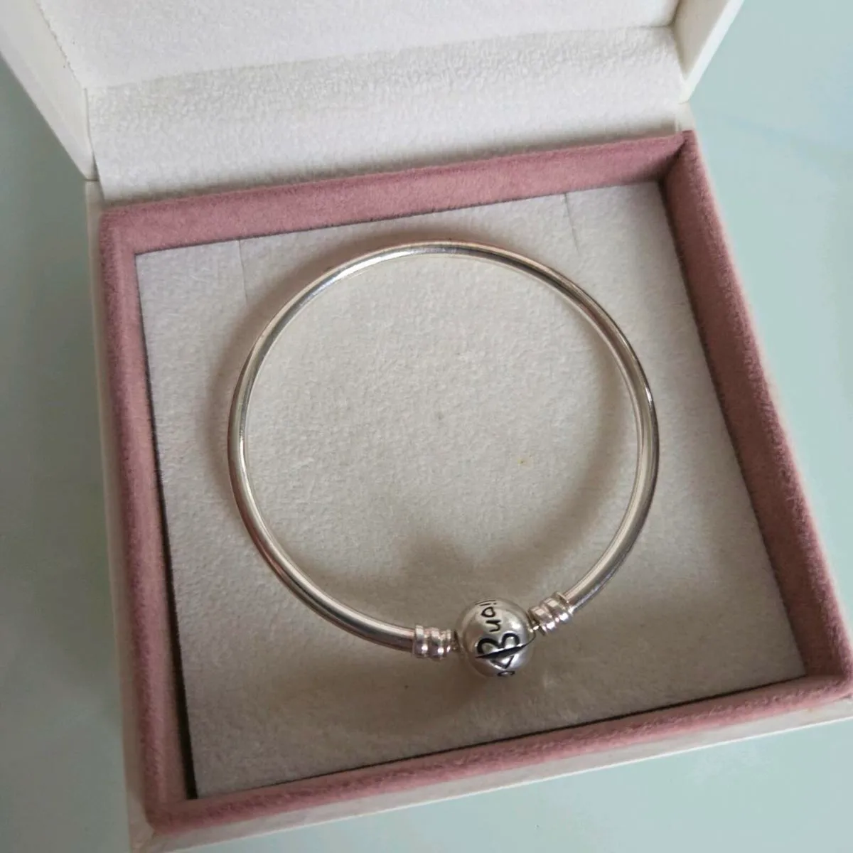 Pandora bangle bracelet in great condition - Image 1