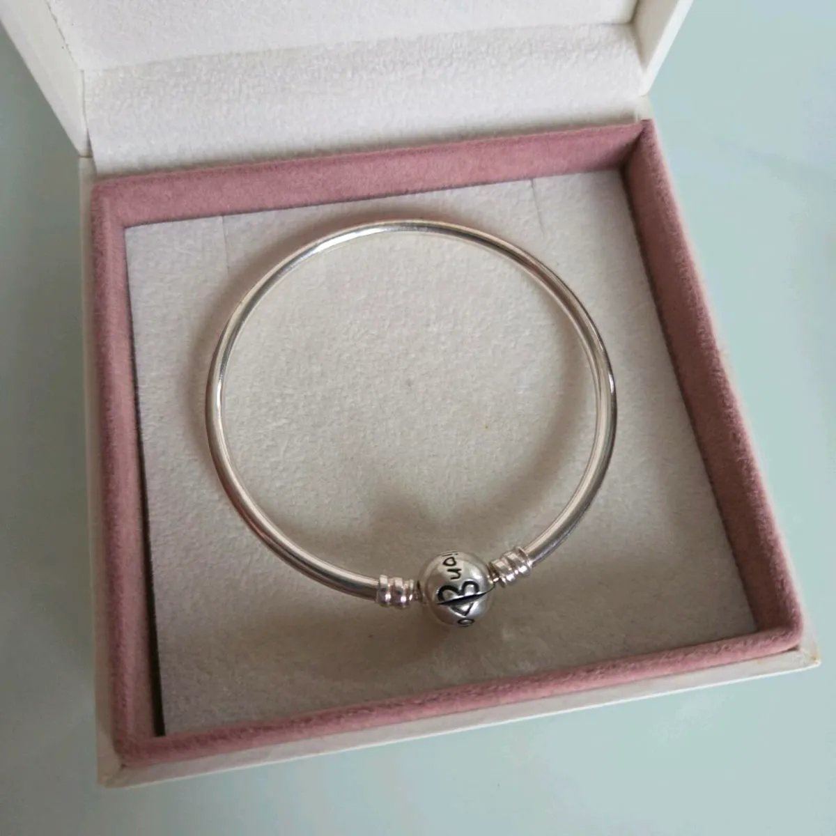 Pandora bangle bracelet in great condition - Image 2