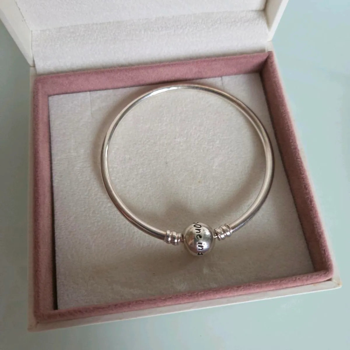Pandora bangle bracelet in great condition - Image 3