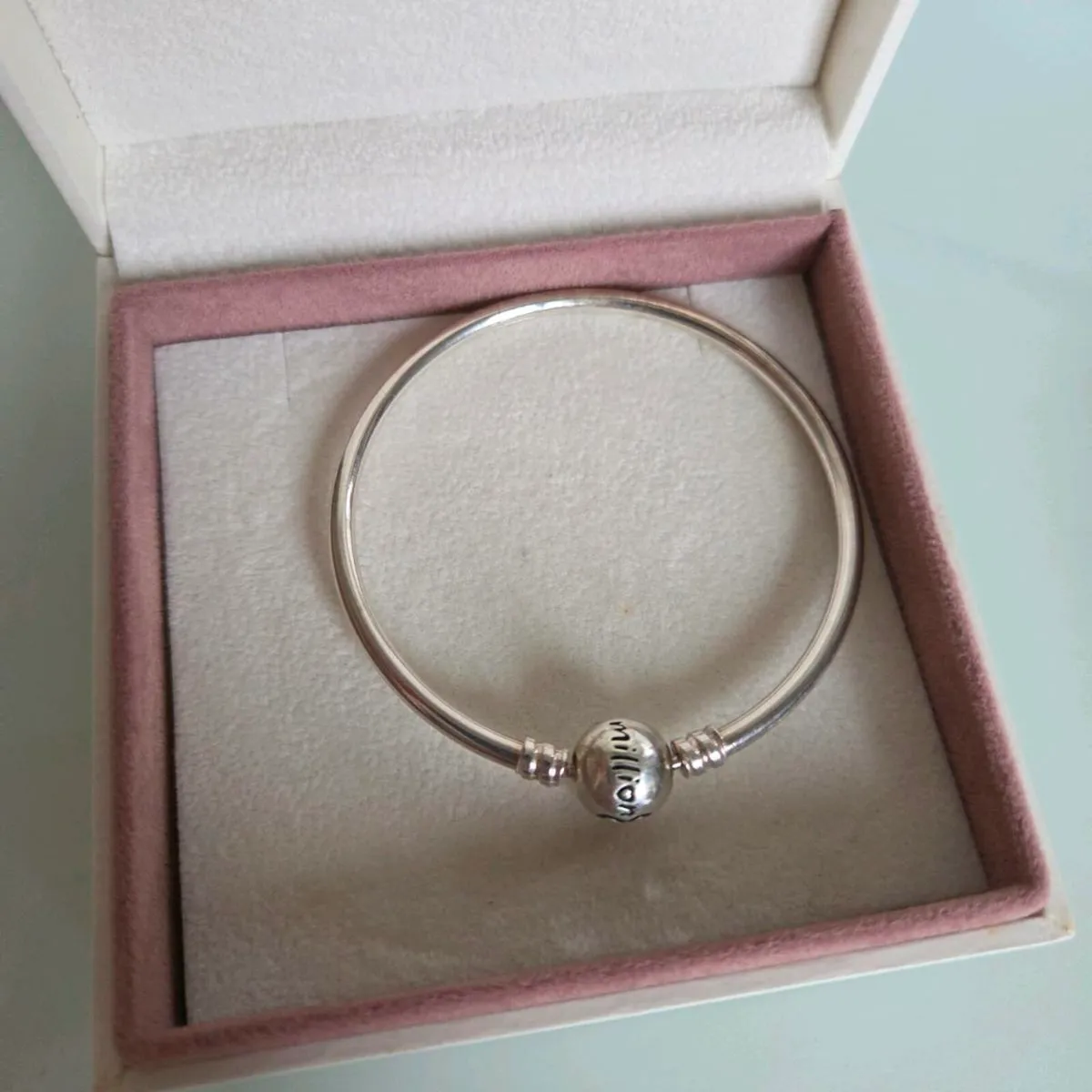 Pandora bangle bracelet in great condition - Image 4