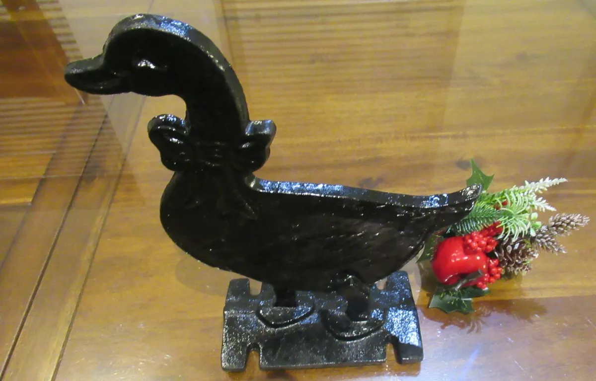 antique vintage cast iron door duck farm cottage - Image 3