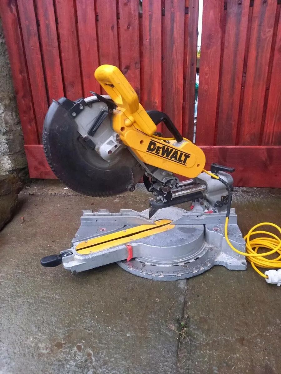 DeWalt 12 Inch Chopsaw - Image 4