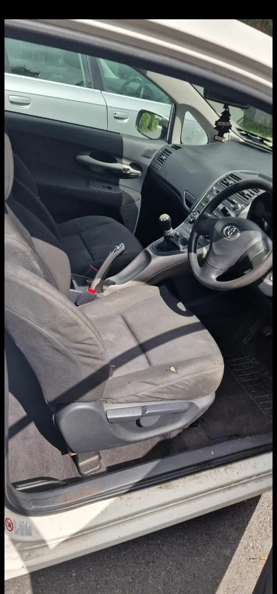 Toyota Auris 2010 - Image 3