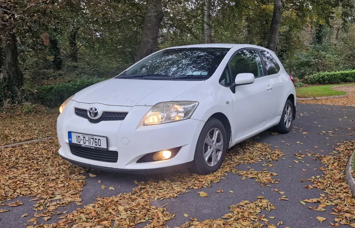 Toyota Auris 2010 - Image 1