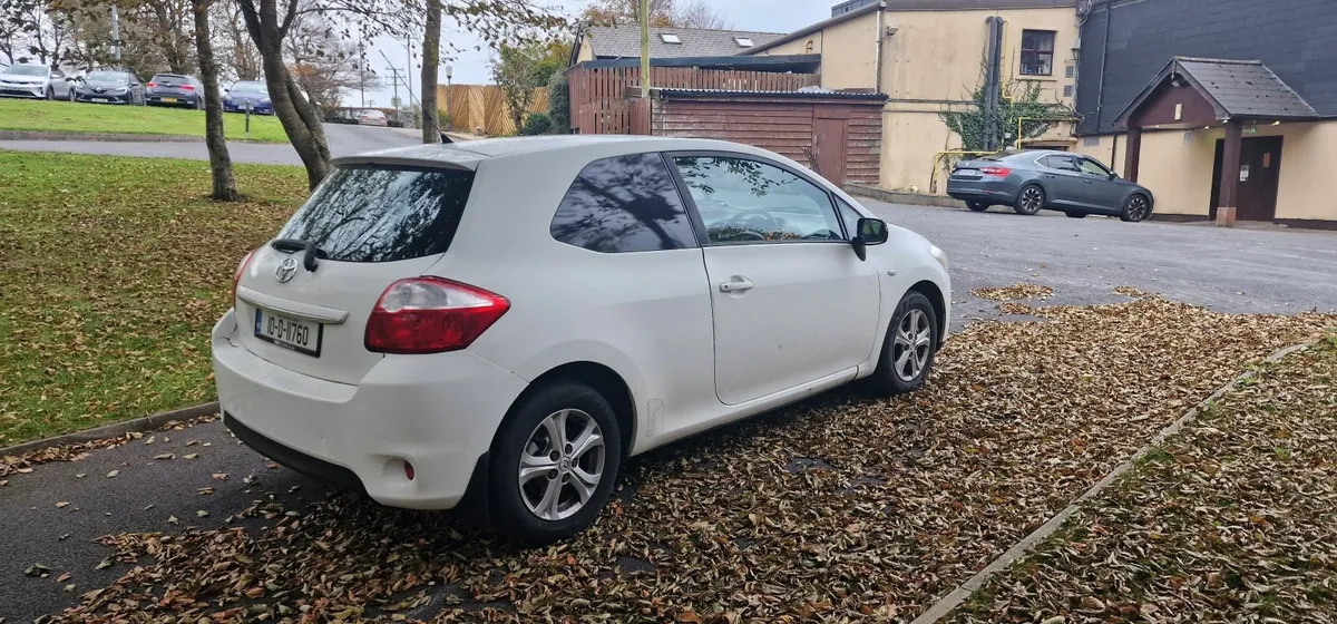 Toyota Auris 2010 - Image 4