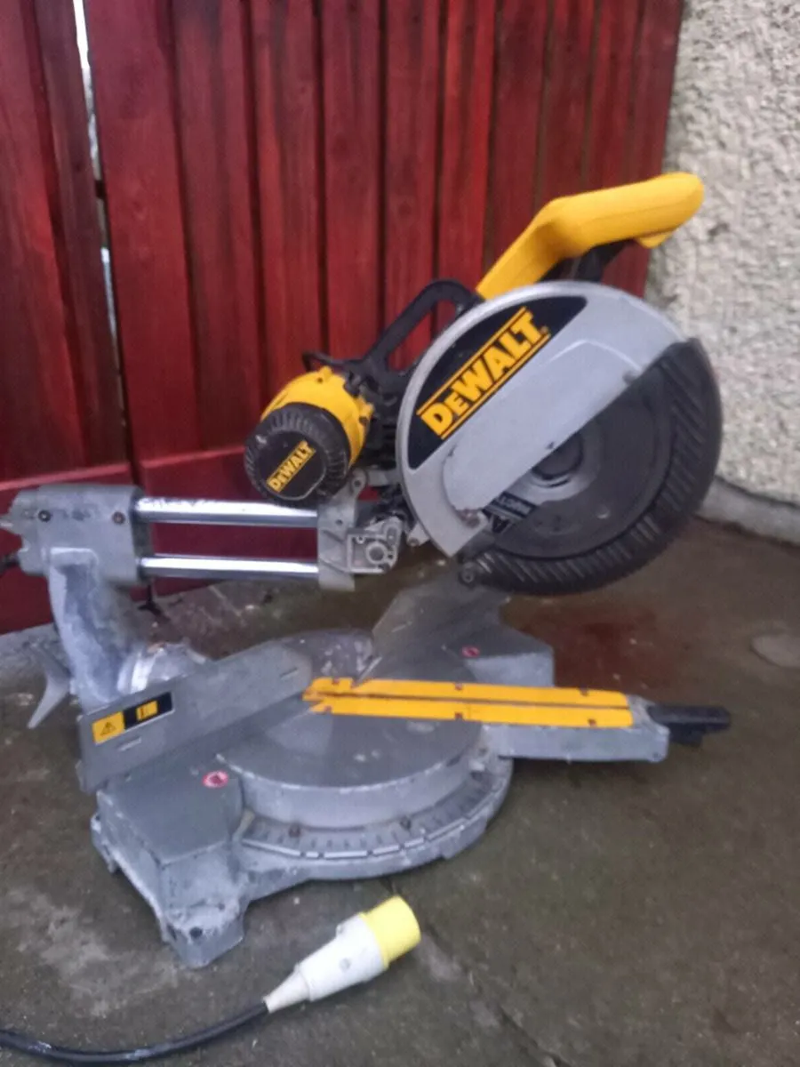 DeWalt 12 Inch Chopsaw - Image 2