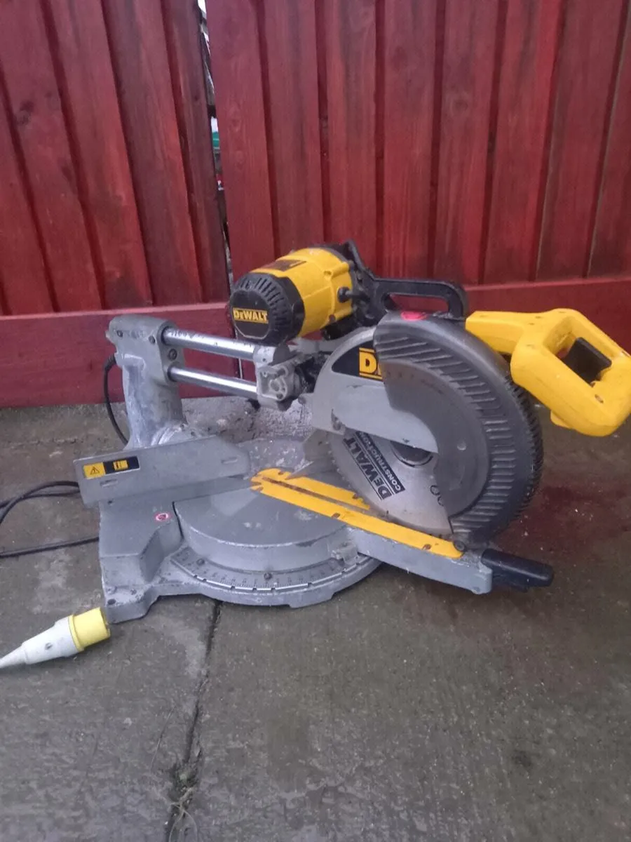 DeWalt 12 Inch Chopsaw - Image 4