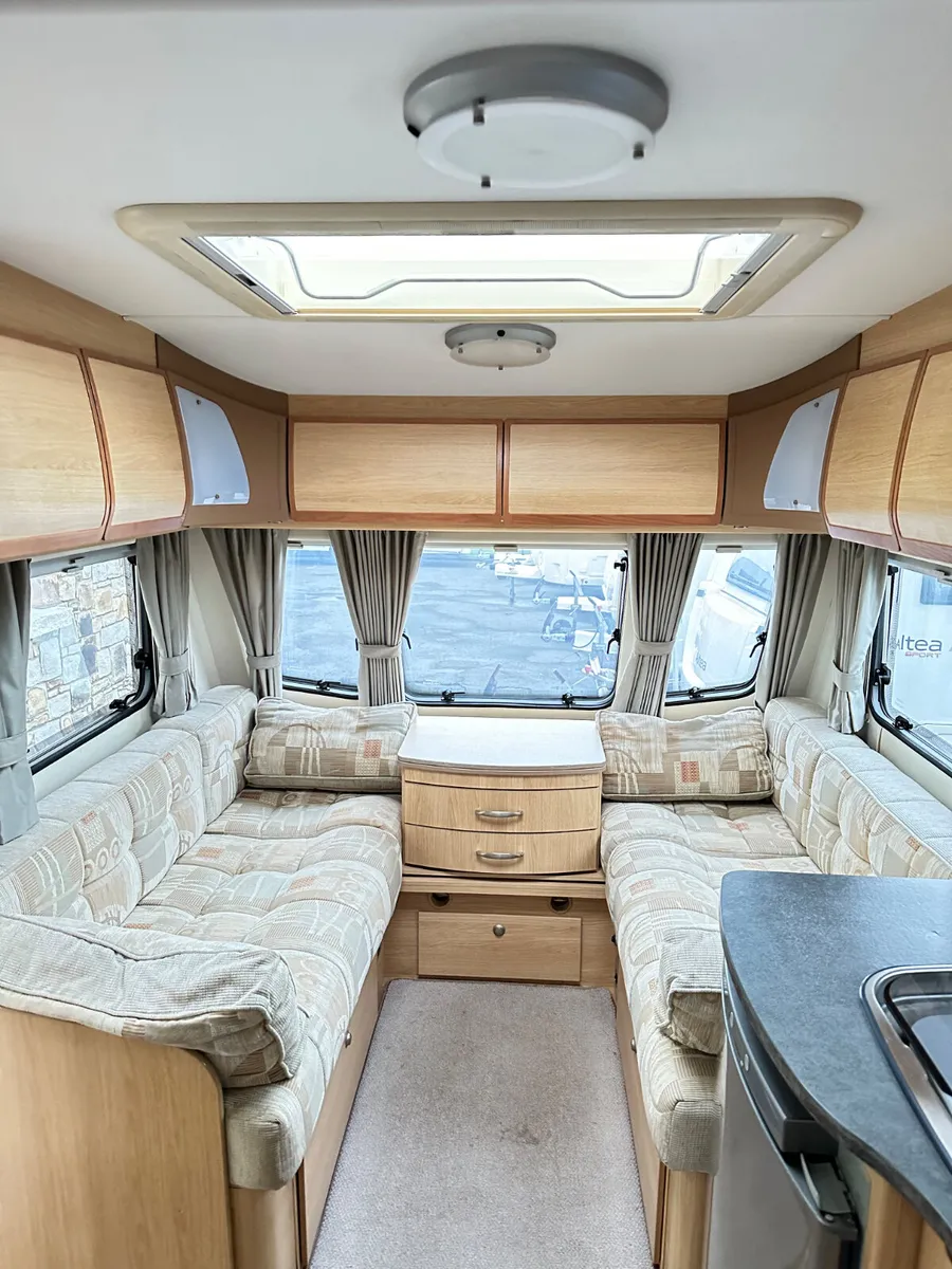 ✨STUNNING COACHMAN AMARA 4 BERTH FIXED BED✨ - Image 3