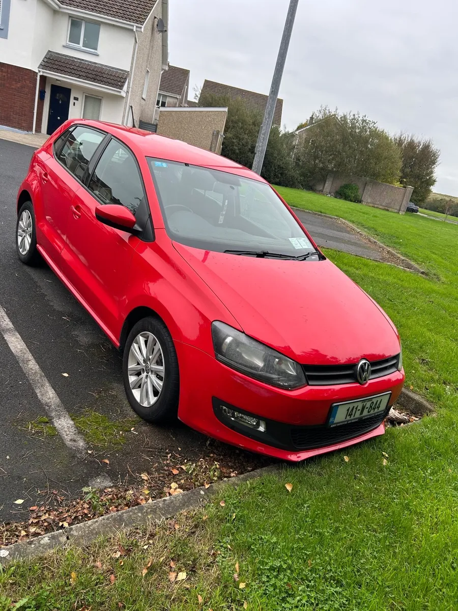 Volkswagen Polo 2014 Red - Image 1