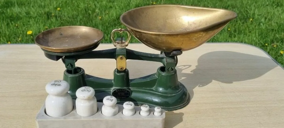 Vintage Salter scale with weights - Image 1