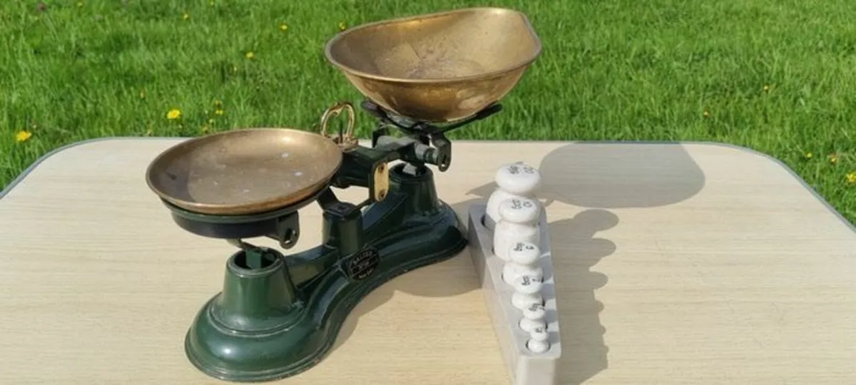 Vintage Salter scale with weights - Image 4
