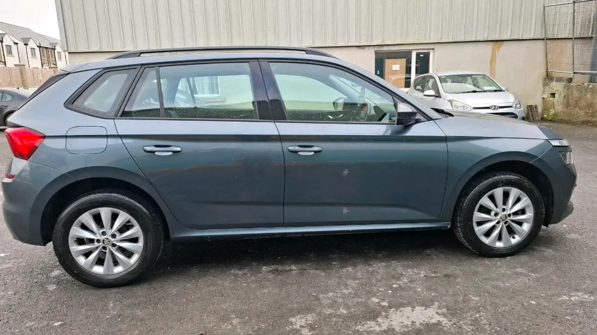 Skoda Kamiq hatchback (Petrol) Grey - Image 2