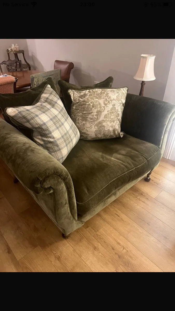 Love seat - Image 1