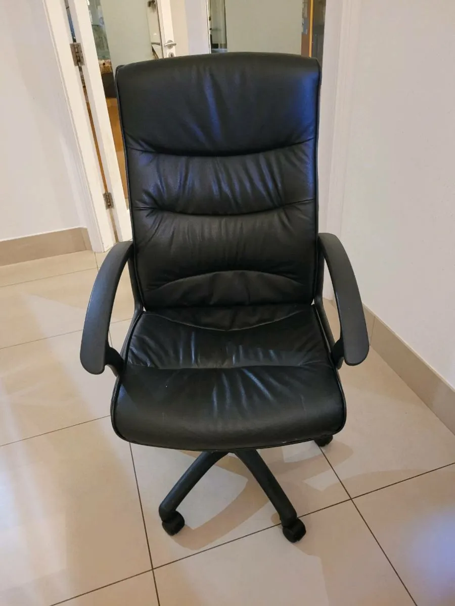 Swivel leather chair - Image 3