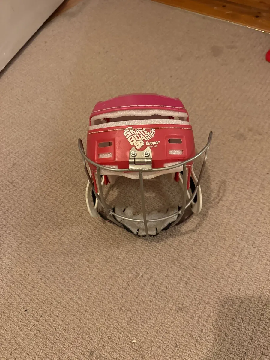 Hurling helmet - Image 1