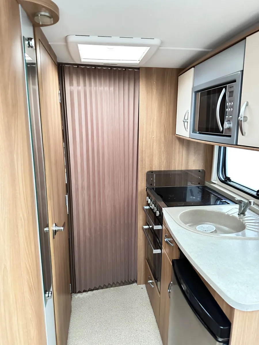 ✨STUNNING CHALLENGER SPORT 4BERTH ISLAND BED✨ - Image 4