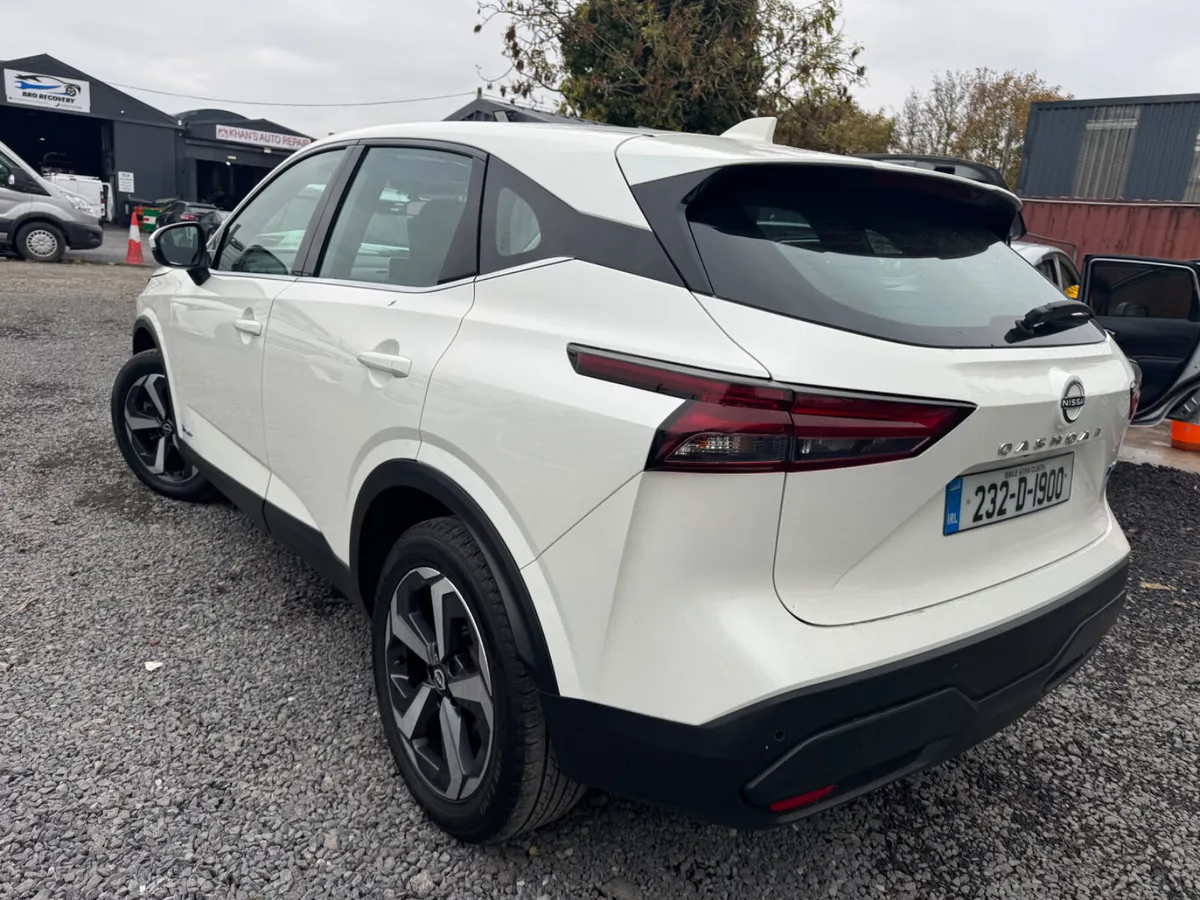 Nissan Qashqai Automatic - Image 4
