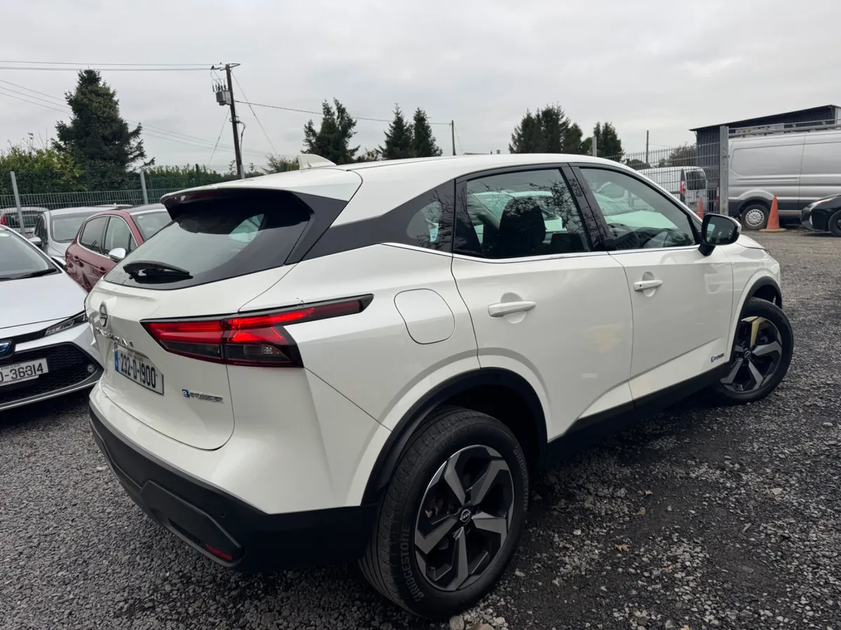 Nissan Qashqai Automatic - Image 3