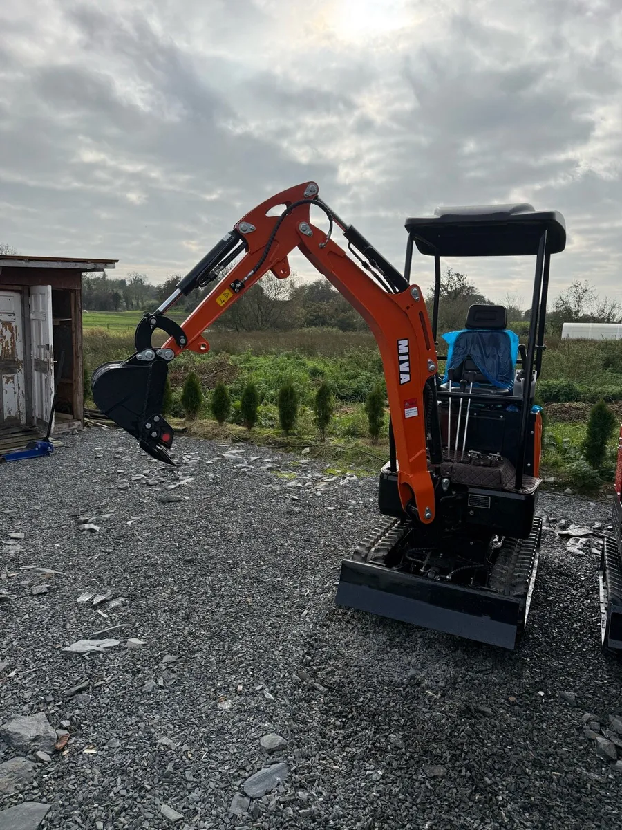 1.8t mini digger - Image 1