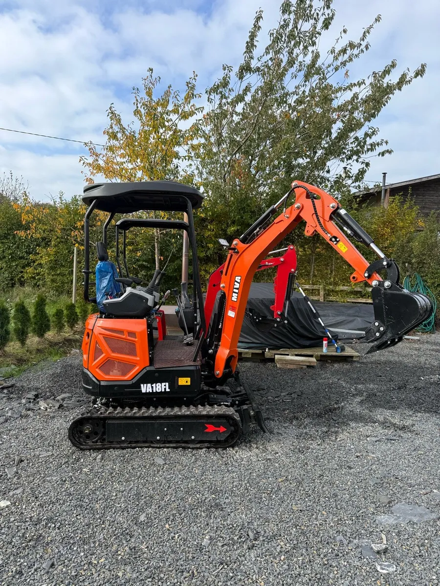 1.8t mini digger - Image 2