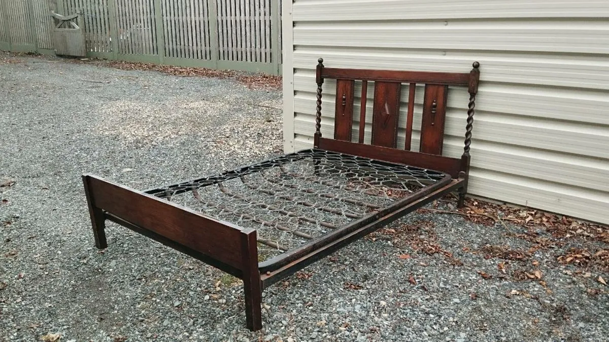 Antique mahogany bed - Image 1