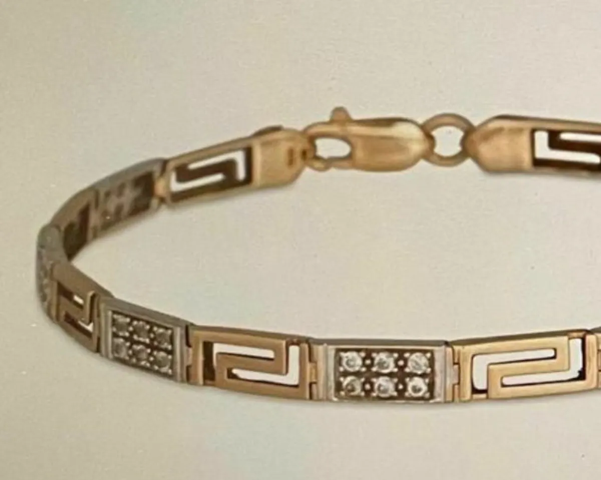 SALE ! 9c Gold +Diamond Greek Key Bracelet. - Image 2