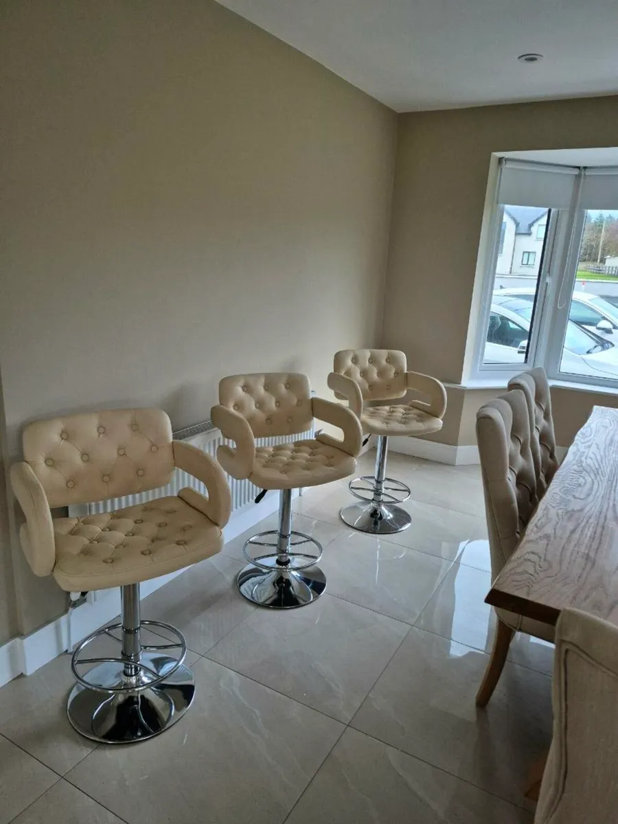 BAR/KITCHEN STOOLS