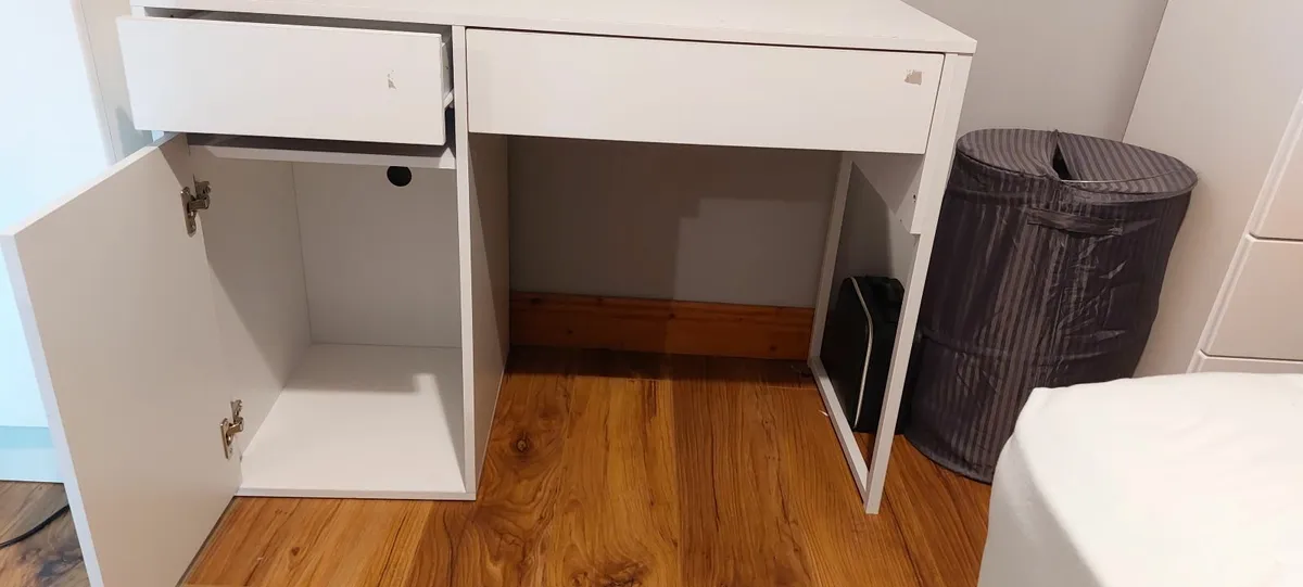 Bedroom furniture - Image 2