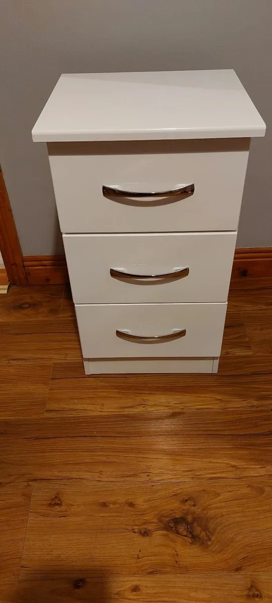 Bedroom furniture - Image 4