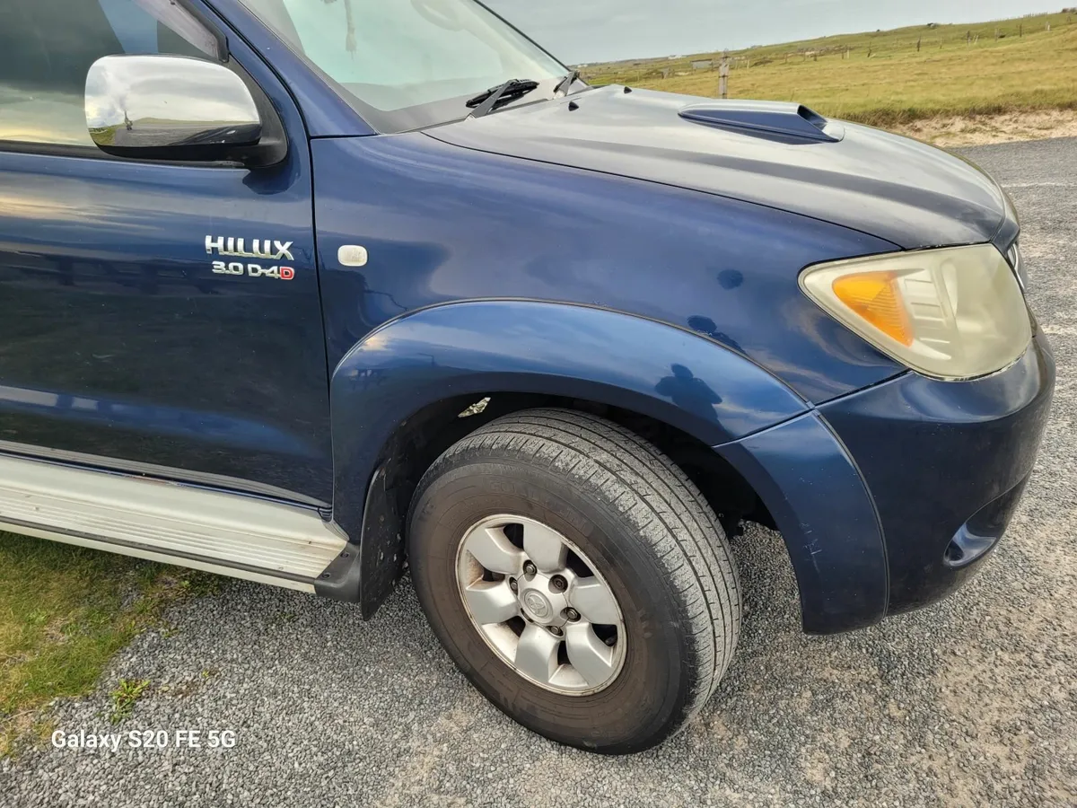 Toyota Hilux 2009 - Image 2