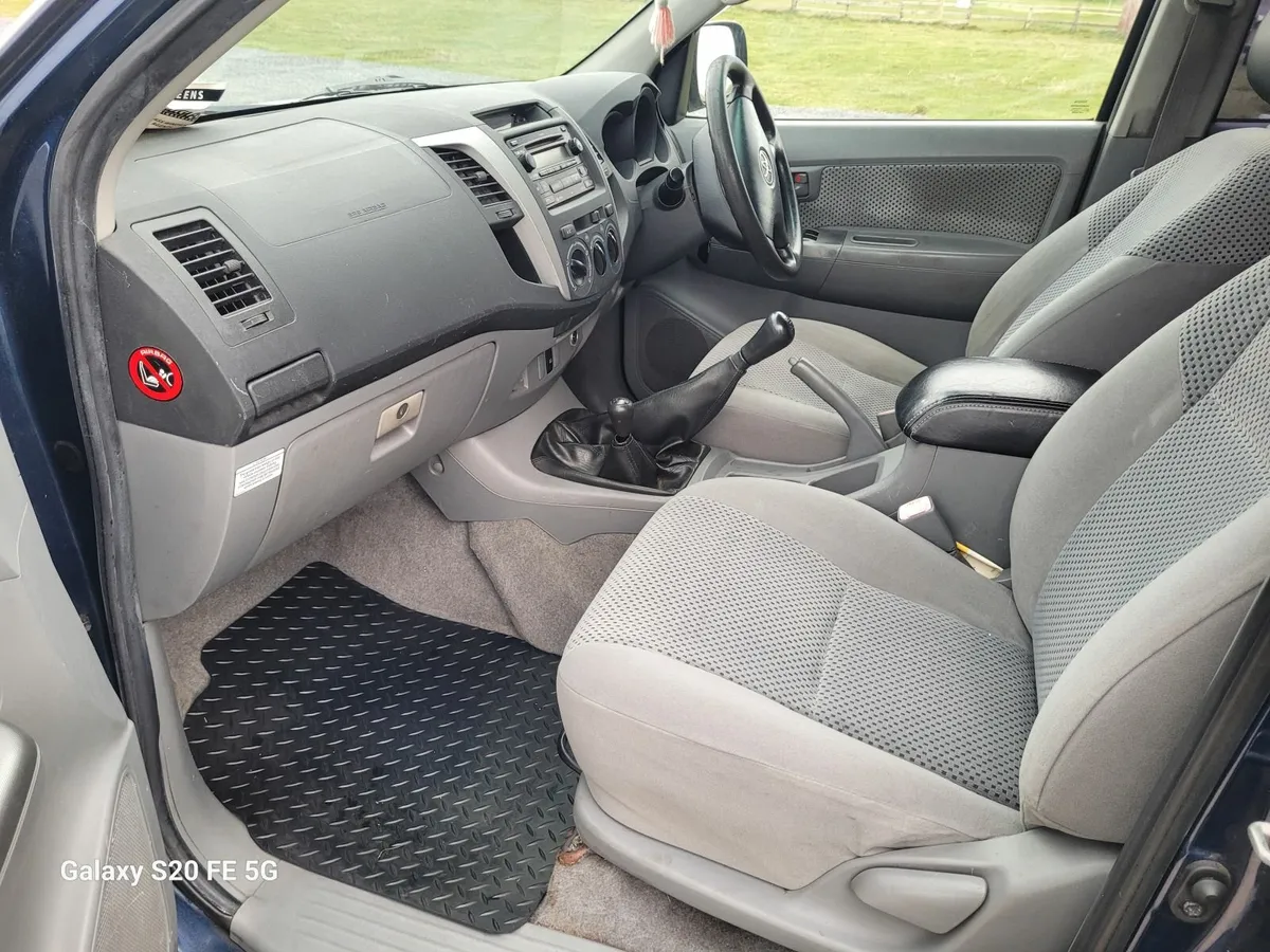 Toyota Hilux 2009 - Image 3