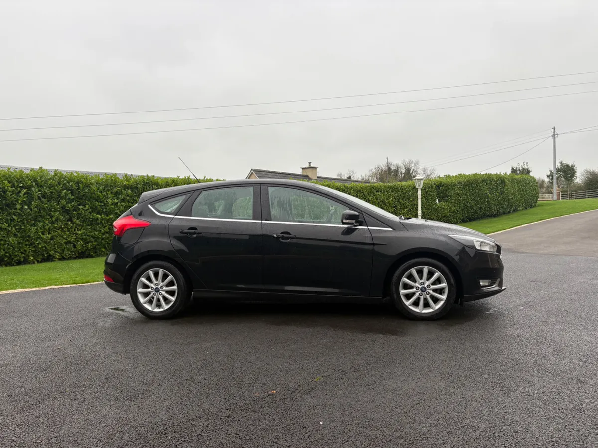 Ford Focus 2017 - Image 2