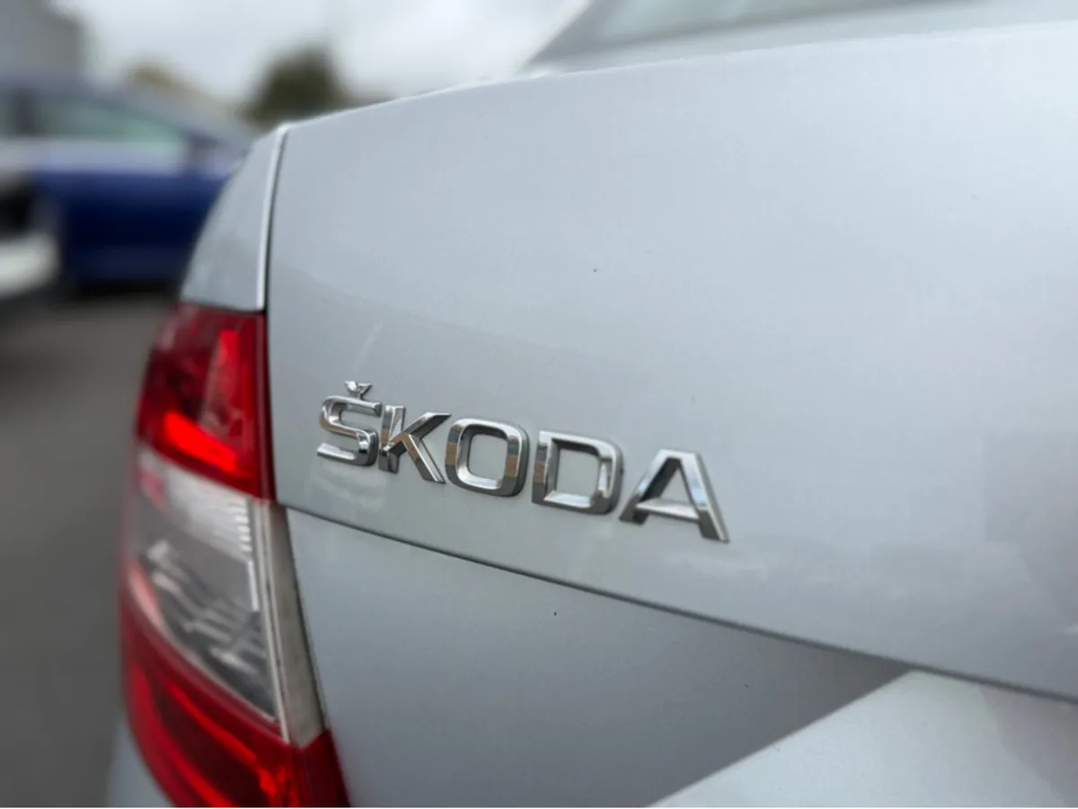 Skoda Octavia 1.6 SE TDI 115PS 5DR A AUTO - Image 4