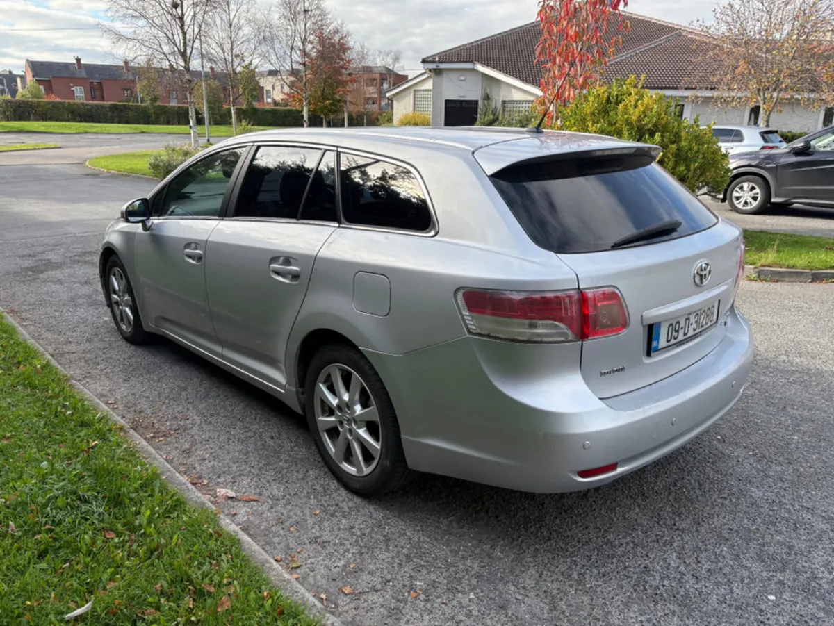 Toyota Avensis D-4D TR 4DR 2.0 OVERMOUNT - Image 4