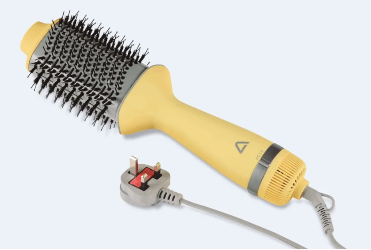 Hair dryer/styler brush