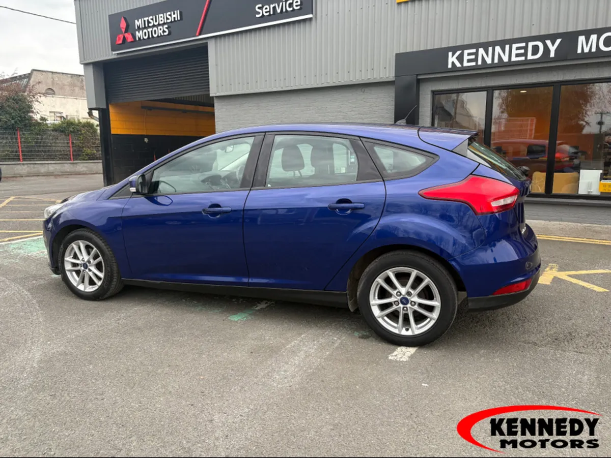 Ford Focus STYLE 1.5 TD 95PS 6SPEED 4 4DR - Image 3