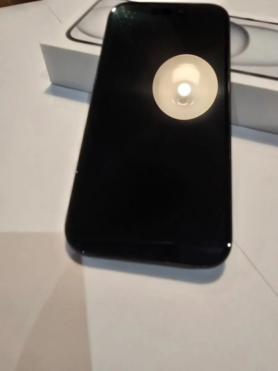 iPhone 15 - Image 2
