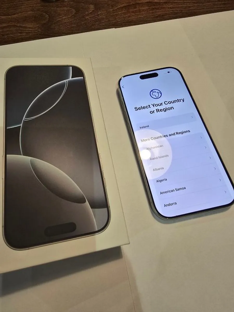 iPhone 15 - Image 3
