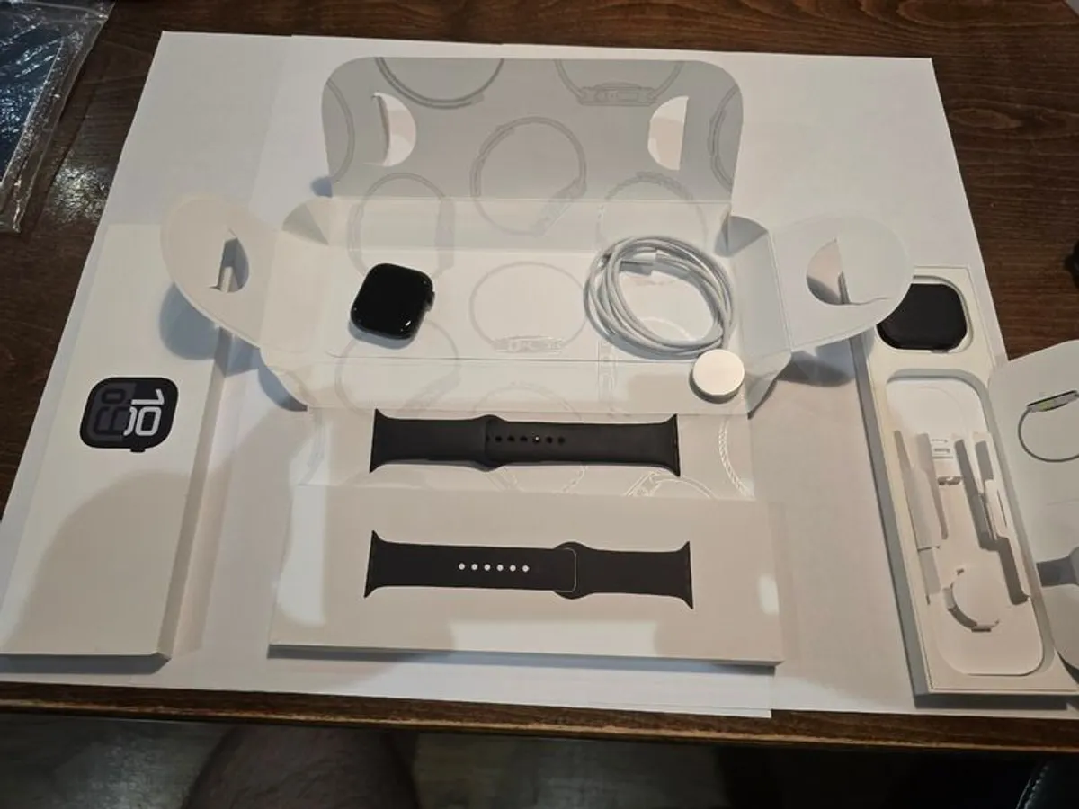 Apple Watch 10 46mm Cellular - Image 1