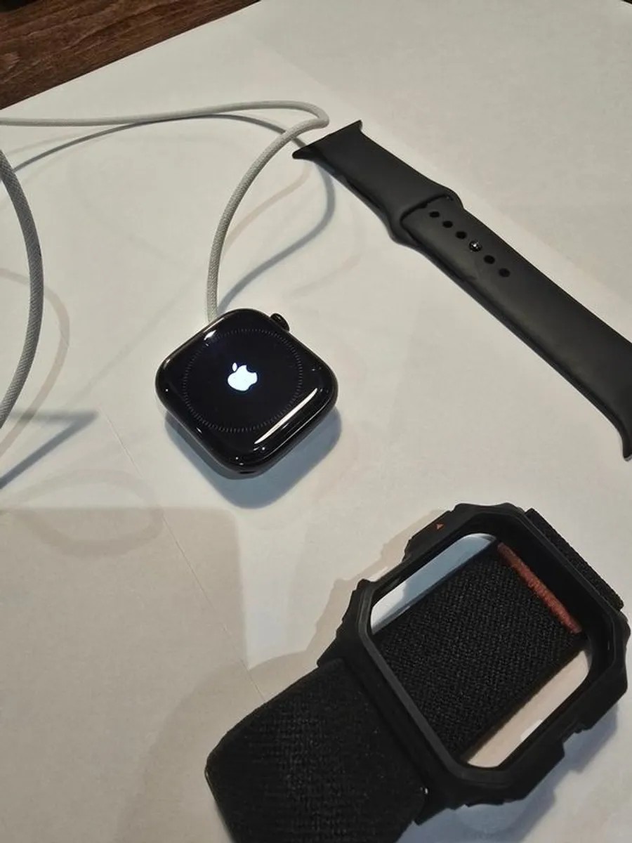 Apple Watch 10 46mm Cellular - Image 3