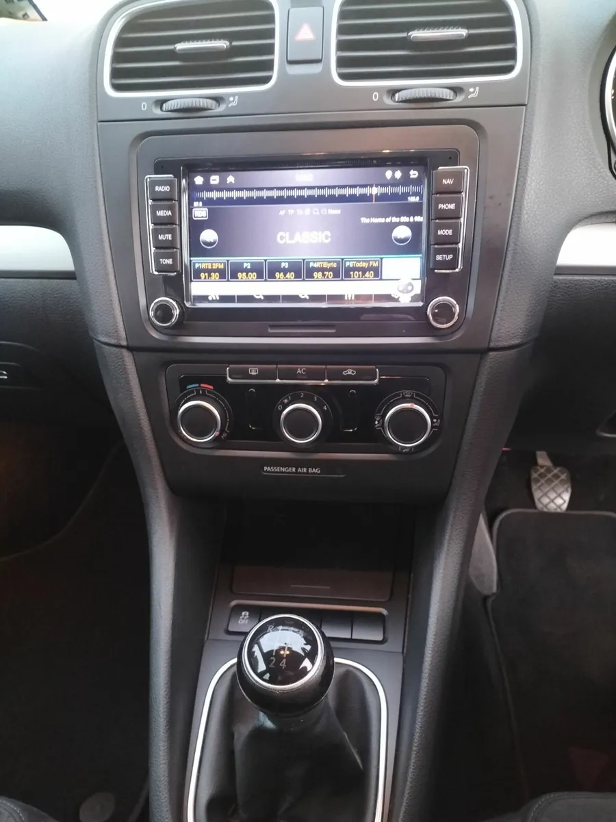 Volkswagen Golf 2011 - Image 2
